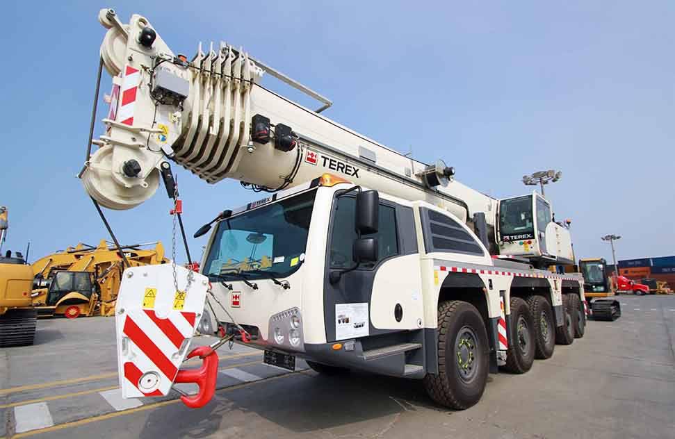 Grúas e Izajes bought a crane with load capacity of 160 tons
