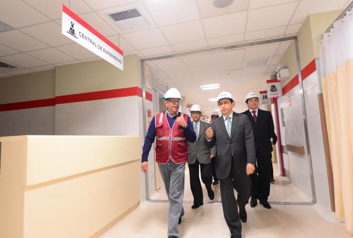The Ministry of Health inspects the progress of construction work at Villa El Salvador New Emergency Hospital