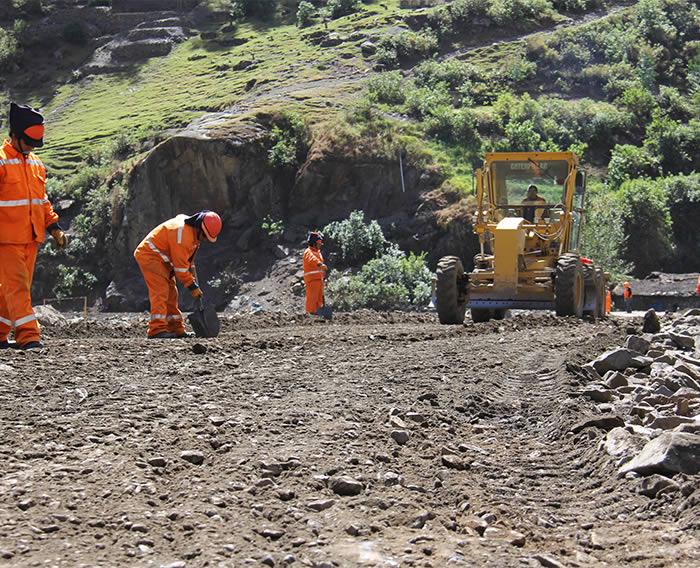 Construcción de Carretera Quitaracsa - Shapiringo