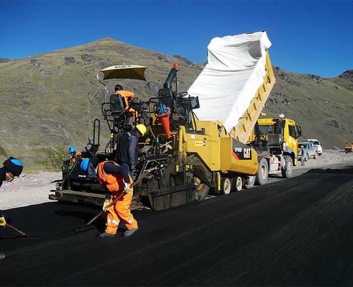 Construction of the Quinua - San Francisco Highway