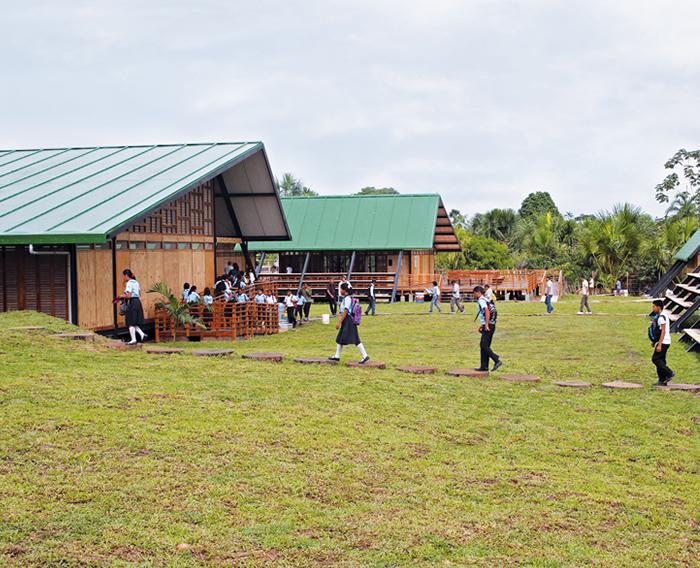 Construcción y equipamiento de 10 Colegios modulares del Plan Selva